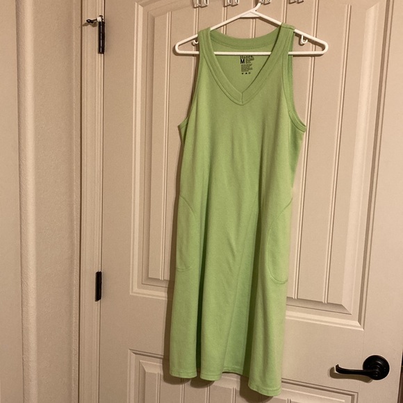 Hanes Dresses & Skirts - Hanes Green Casual V-Neck Dress Beach Cover Up Lounge Sleeveless Pull On Pockets